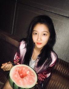 娱乐吃瓜关晓彤,娱乐圈的“吃瓜”女王,揭秘她的星途历程